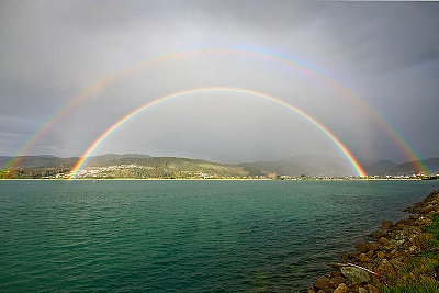 空を美しく彩った二重の虹の写真いろいろ2